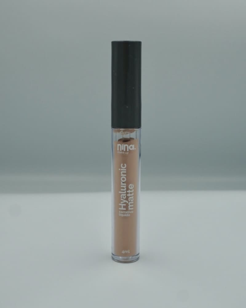 Corretivo Hyaluronic Matte Nina. Make Up